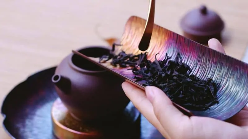 making tea from loose tea leaves