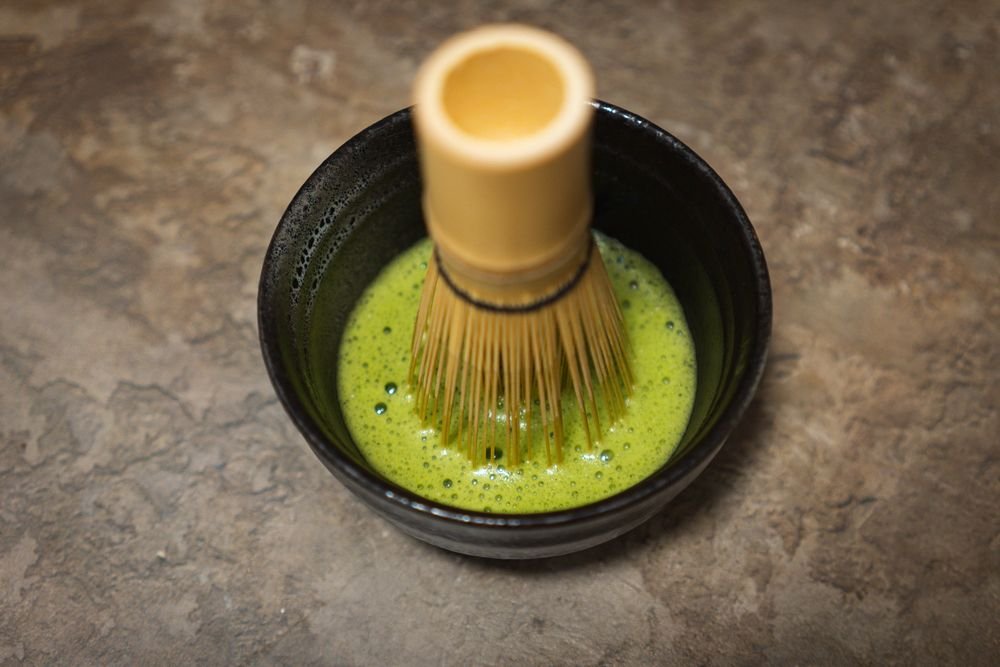 preparation matcha green tea with cooler water