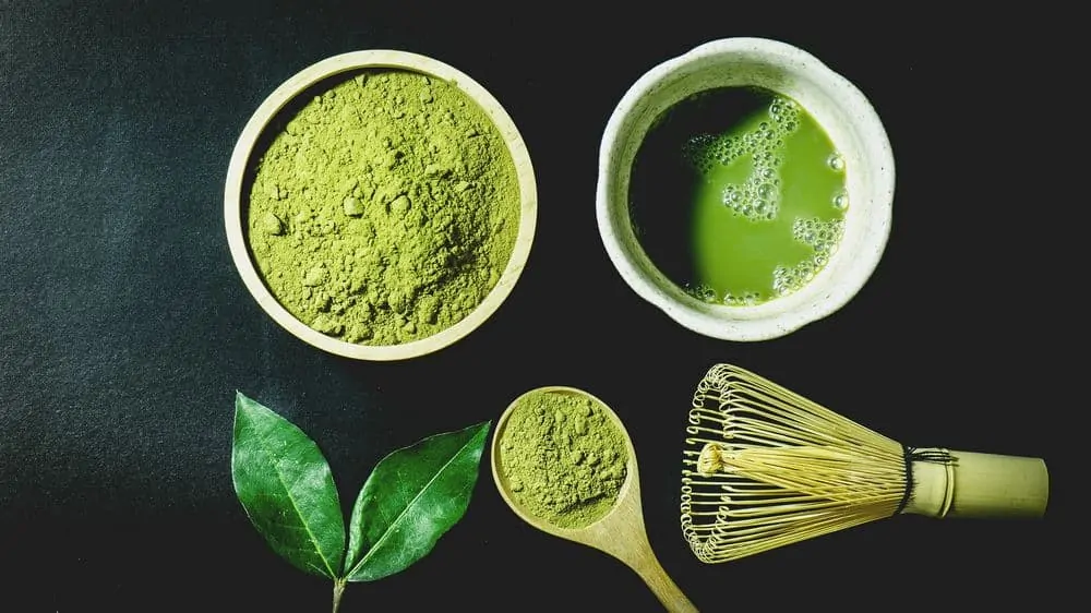 making matcha green tea
