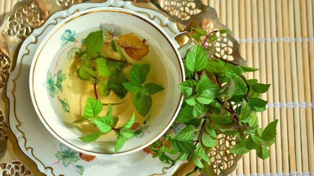 peppermint tea against gas and bloating