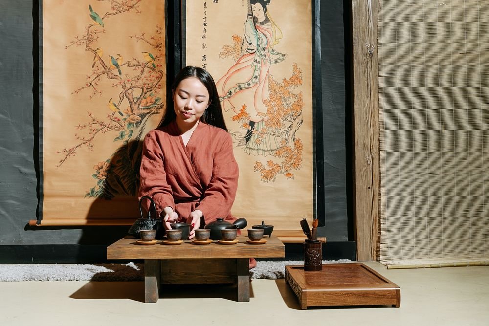 japanese woman drinking sencha green tea